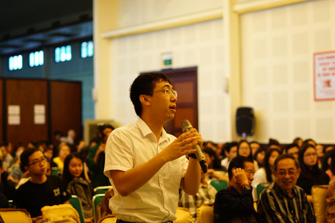 新加坡作家吴伟才先生访问棉兰亚洲国际友好学院 主持演讲《世界是我的人生课室》